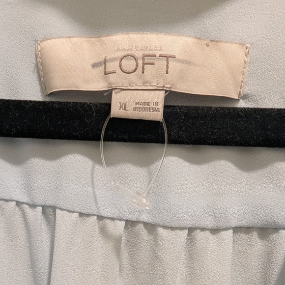 LOFT Ice Blue Split Neck Long Sleeves Button Cuff Blouse Top- XL - Picture 8 of 10